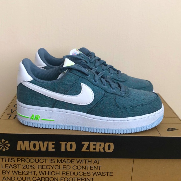 Nike Shoes - 💙💚NIKE AIR FORCE 1 ‘07 SNEAKERS💚💙